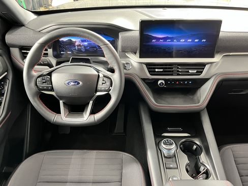 Used 2025 Ford Explorer ST-Line image 12