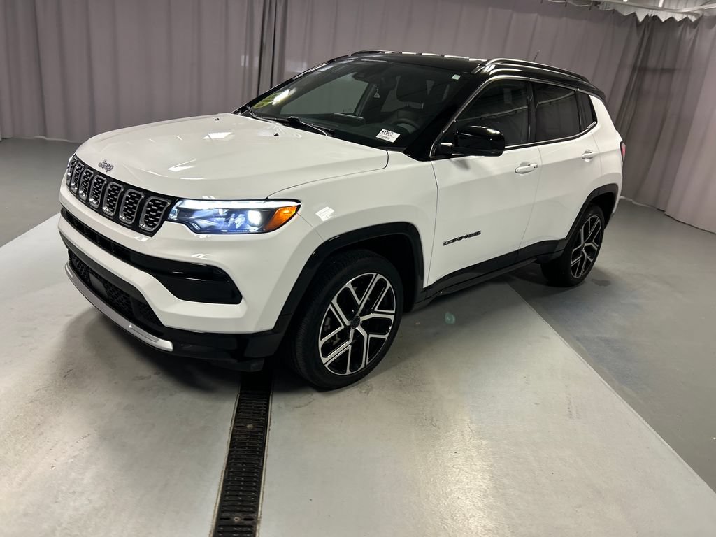 Used 2025 Jeep Compass Limited w/ Elite Group AWD/4WD image 3