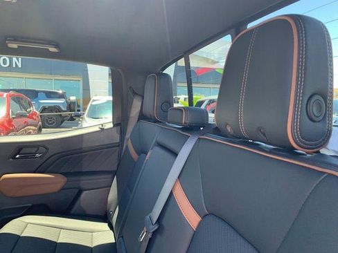 New 2026 GMC Canyon AT4 w/ AT4 Premium Package AWD/4WD image 10