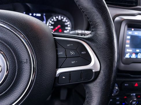 Used 2019 Jeep Renegade Latitude w/ Cold Weather Group image 25