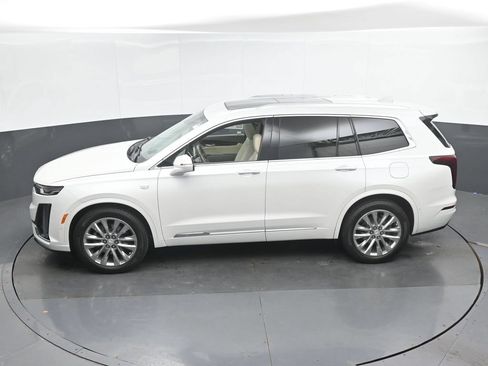 Used 2021 Cadillac XT6 Premium Luxury FWD image 39
