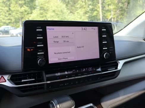 Used 2021 Toyota Sienna XLE AWD/4WD image 13