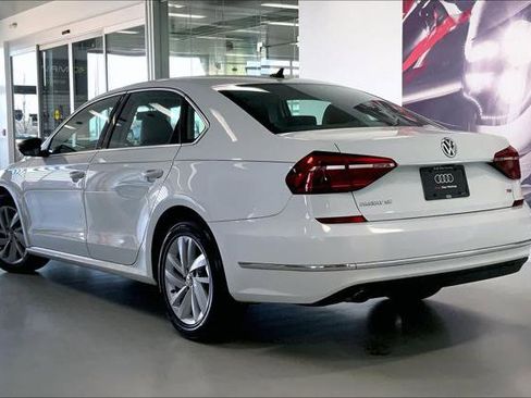 Used 2018 Volkswagen Passat 2.0T SE FWD image 4