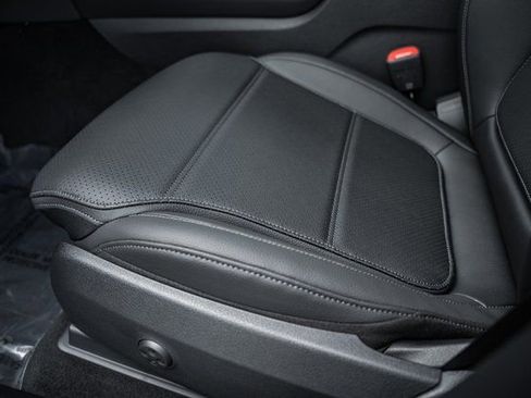 New 2025 Mercedes-Benz GLC 350e 4MATIC image 30