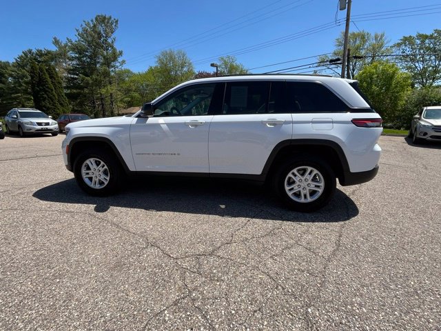 Used 2023 Jeep Grand Cherokee Laredo AWD/4WD image 2