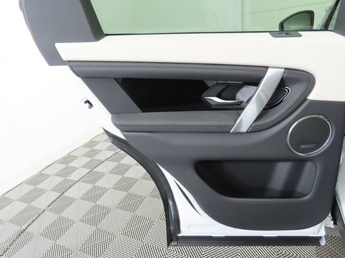 Used 2025 Land Rover Discovery Sport S image 26