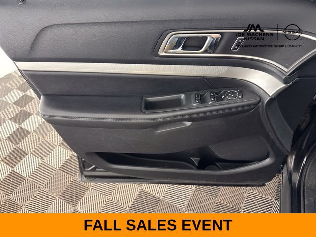 Used 2016 Ford Explorer XLT w/ Equipment Group 202A FWD image 34