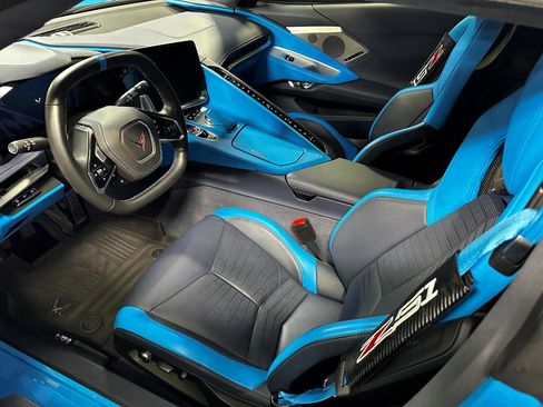 Used 2022 Chevrolet Corvette Stingray Premium Conv w/ Z51 Performance Package RWD image 7