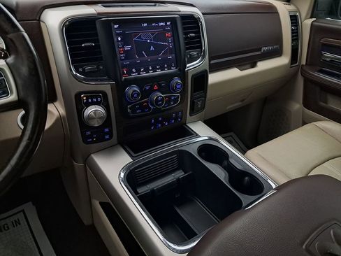 Used 2018 RAM 1500 Laramie w/ Convenience Group image 10