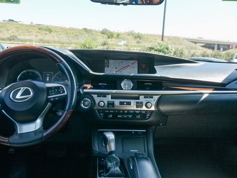 Used 2018 Lexus ES 350 350 w/ Navigation System Package image 13