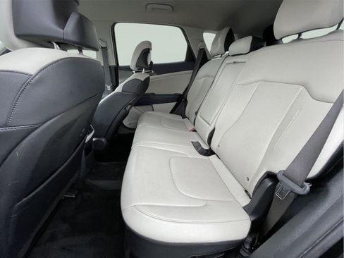 Used 2023 Kia Sportage EX image 15