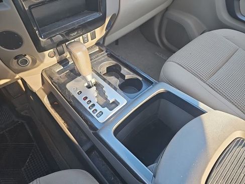 Used 2015 Nissan Titan SV w/ SV Value Truck Package image 21