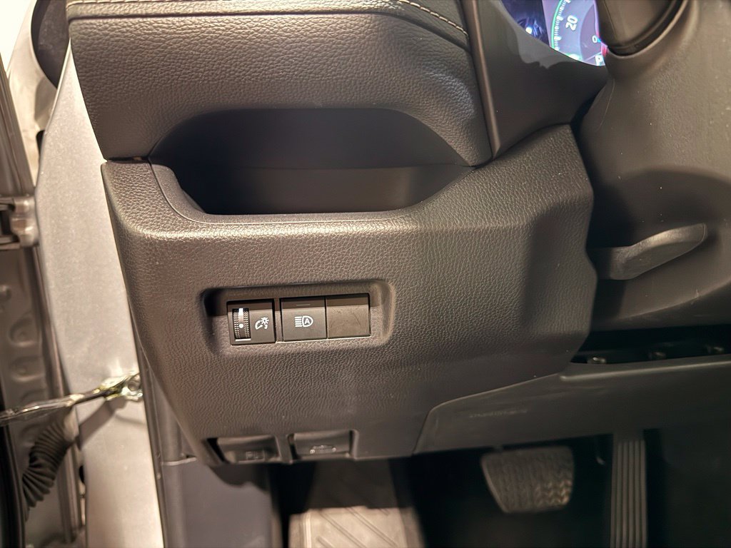 Used 2025 Toyota RAV4 XLE FWD image 16