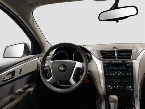 Used 2011 Chevrolet Traverse LS image 19