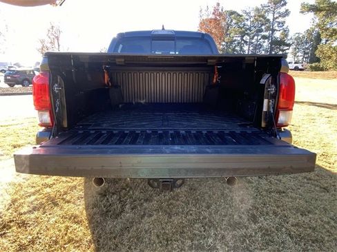 Used 2023 Toyota Tacoma SR5 w/ Technology Package image 7