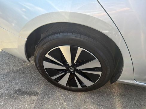 Used 2021 Nissan Altima 2.5 SV FWD image 5