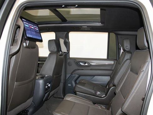 Used 2024 GMC Yukon XL Denali w/ Denali Reserve Package image 8