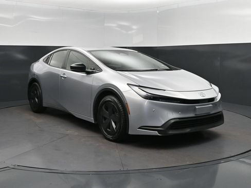 Used 2024 Toyota Prius LE FWD image 9