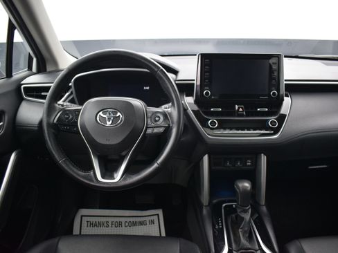 Used 2022 Toyota Corolla Cross XLE w/ Convenience Package AWD/4WD image 15