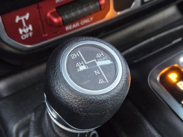 Used 2024 Jeep Wrangler Unlimited AWD/4WD image 21