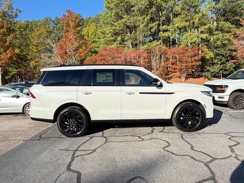 New 2025 Lincoln Navigator Reserve w/ Jet Appearance Package image 6