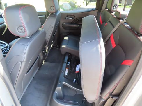 Used 2023 Chevrolet Colorado Z71 w/ Z71 Convenience Package 2 AWD/4WD image 29