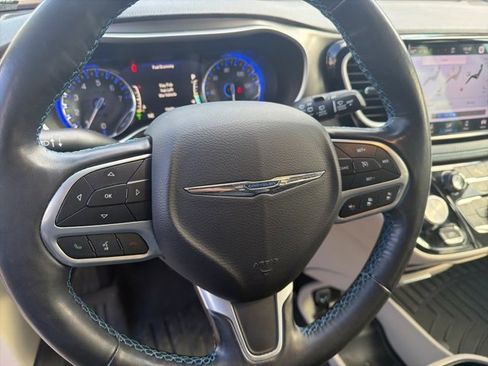 Used 2021 Chrysler Pacifica Touring-L w/ Uconnect Theater Family Group image 16