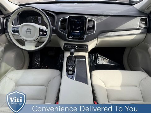Used 2020 Volvo XC90 T5 Momentum image 2