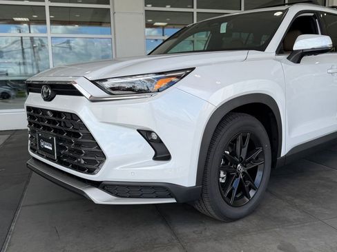 New 2026 Toyota Grand Highlander AWD Hybrid image 3