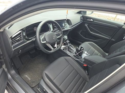 Used 2024 Volkswagen Jetta SE FWD image 12