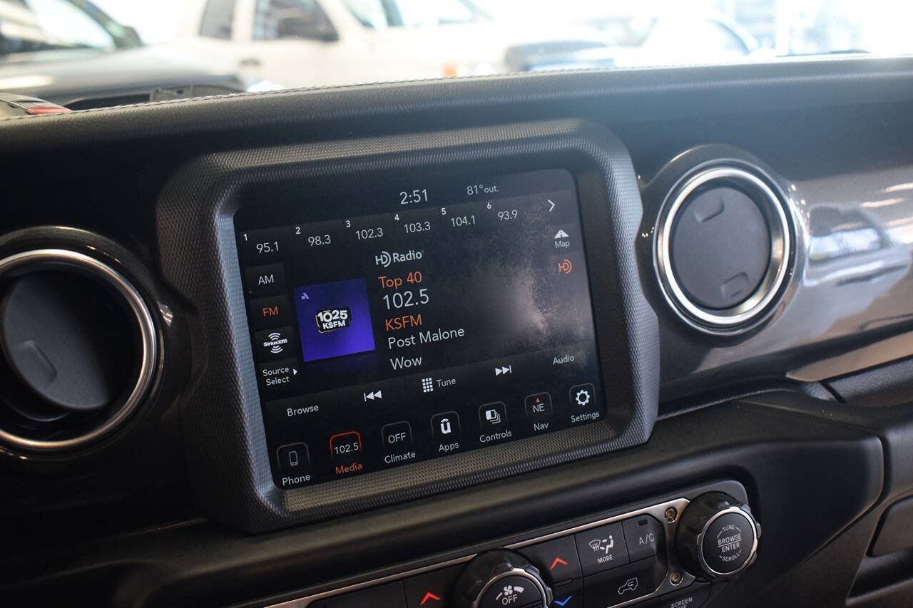 Used 2020 Jeep Wrangler Unlimited Sahara AWD/4WD image 31