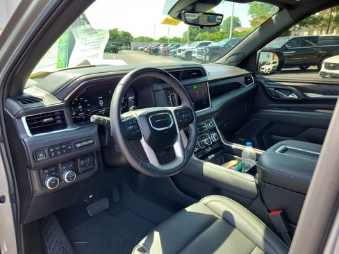Used 2024 GMC Yukon Denali w/ Advanced Technology Package AWD/4WD image 15
