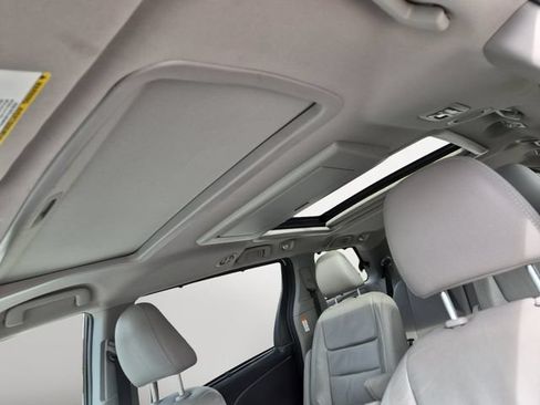 Used 2017 Toyota Sienna Limited Premium AWD/4WD image 12