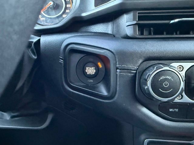 Used 2025 Jeep Wrangler Unlimited Rubicon AWD/4WD image 26