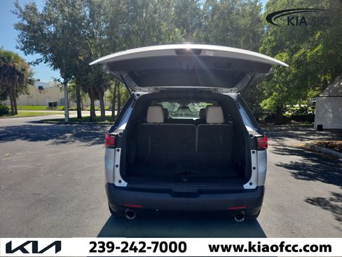 Used 2022 Chevrolet Traverse LS FWD image 10