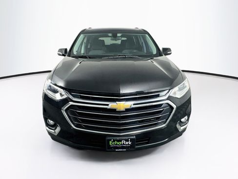 Used 2019 Chevrolet Traverse LT FWD image 2