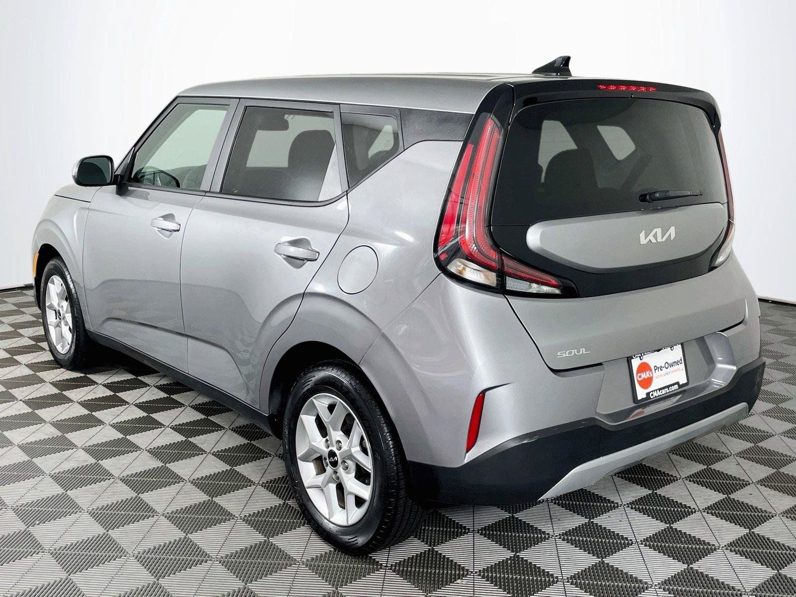 Certified 2025 Kia Soul LX w/ LX Technology Package FWD image 7