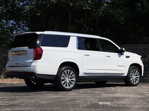 Used 2023 GMC Yukon XL Denali AWD/4WD image 4