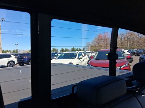 Used 2023 Chevrolet Colorado LT w/ LT Convenience Package III image 27