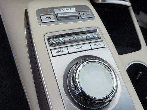 New 2024 Genesis Electrified GV70 Advanced image 17