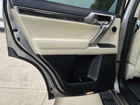 Used 2023 Lexus GX 460 Premium image 16