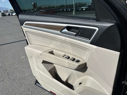 Used 2023 Volkswagen Atlas SEL AWD/4WD image 12