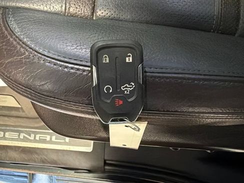 Used 2022 GMC Sierra 3500 Denali AWD/4WD image 32