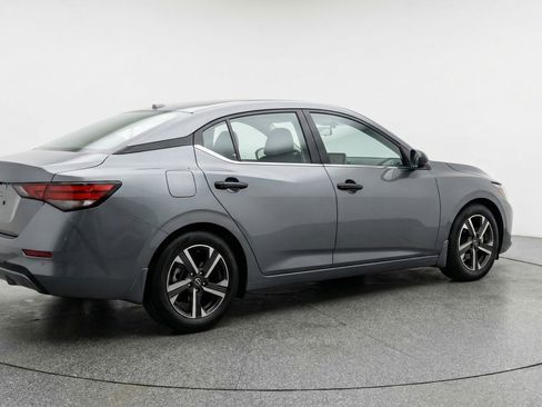 Used 2025 Nissan Sentra SV image 9