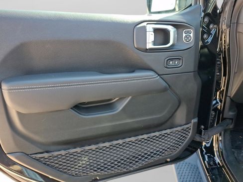 Certified 2022 Jeep Wrangler Unlimited Sahara image 13