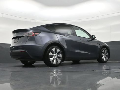 Used 2023 Tesla Model Y Long Range AWD/4WD image 26