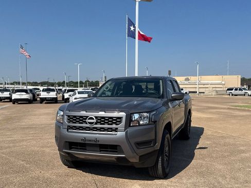 Certified 2025 Nissan Frontier SV w/ Tow Package RWD image 7