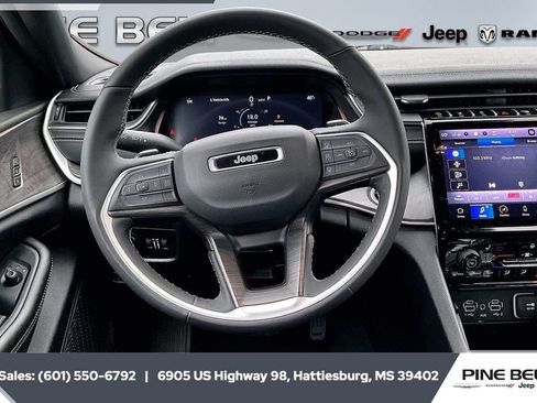 Used 2024 Jeep Grand Cherokee L Limited image 5