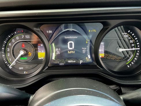 Used 2024 Jeep Wrangler Sahara image 18