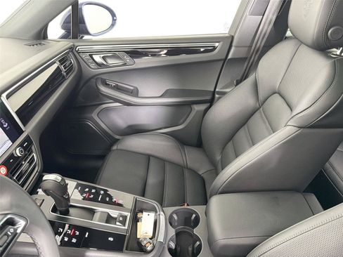 Certified 2026 Porsche Macan AWD/4WD image 30